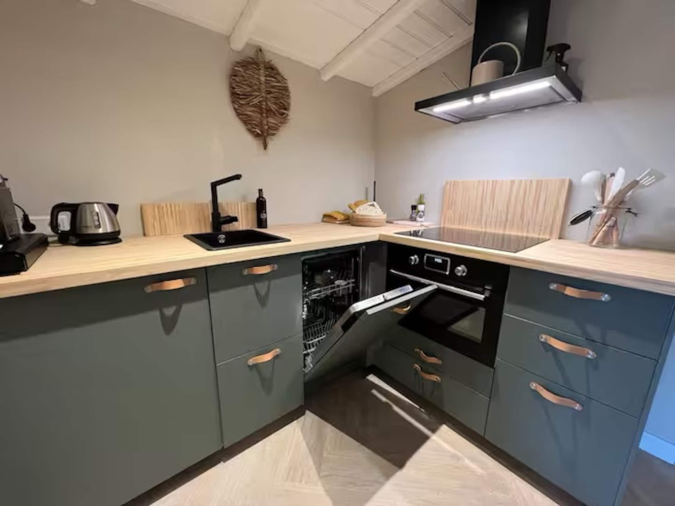 Keuken van Oester met oven en kookplaat