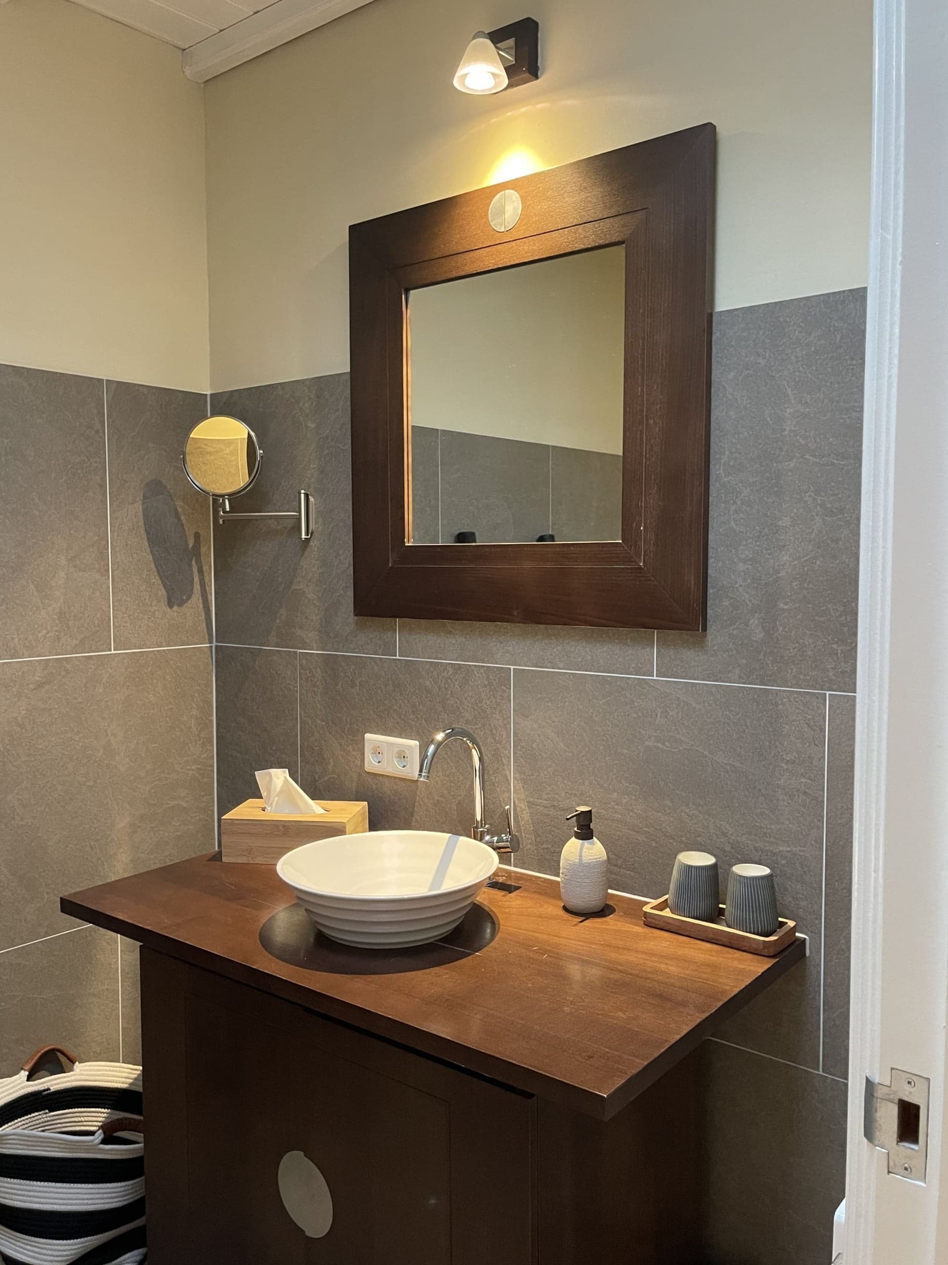 Wastafelmeubel in de badkamer van Zeelicht