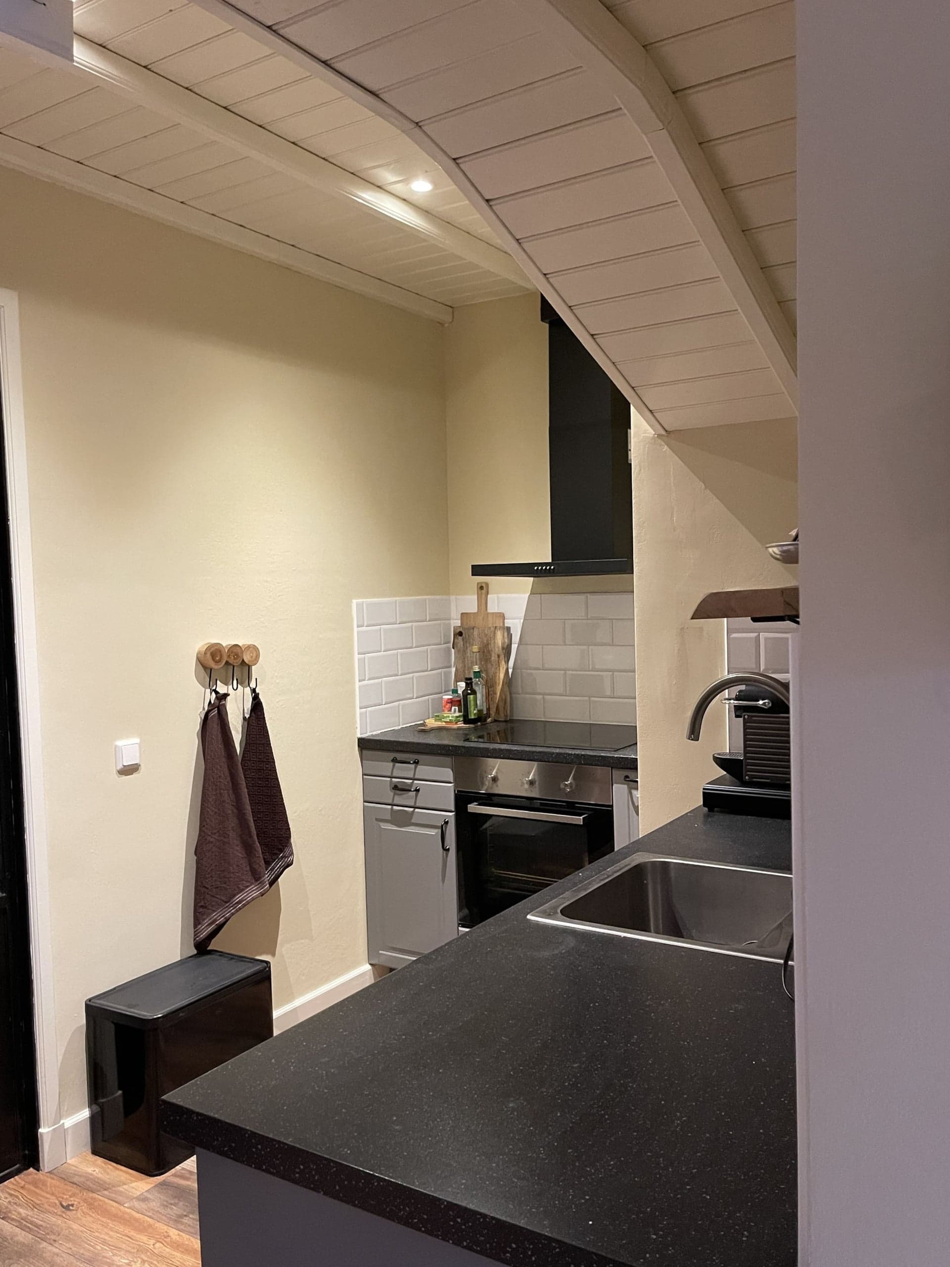 Keuken van Zeelicht met zwart werkblad