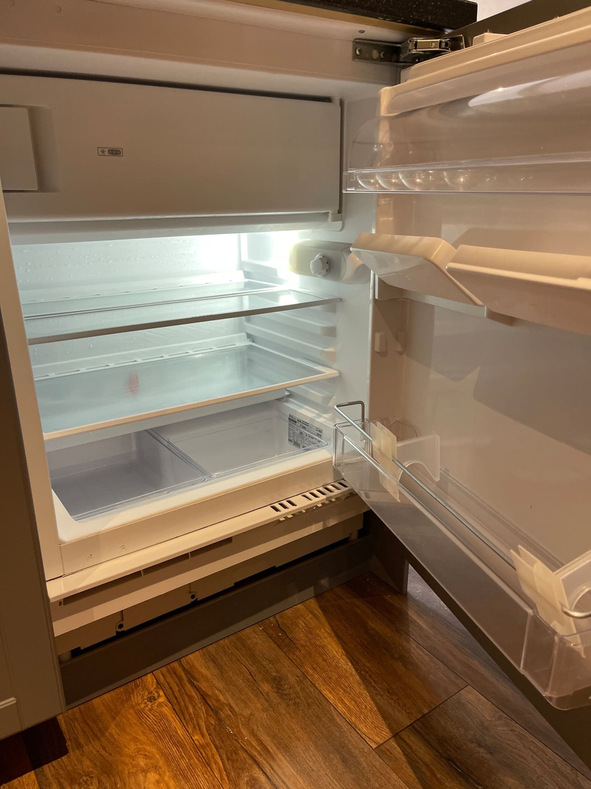 Koelkast in de keuken van Zeelicht