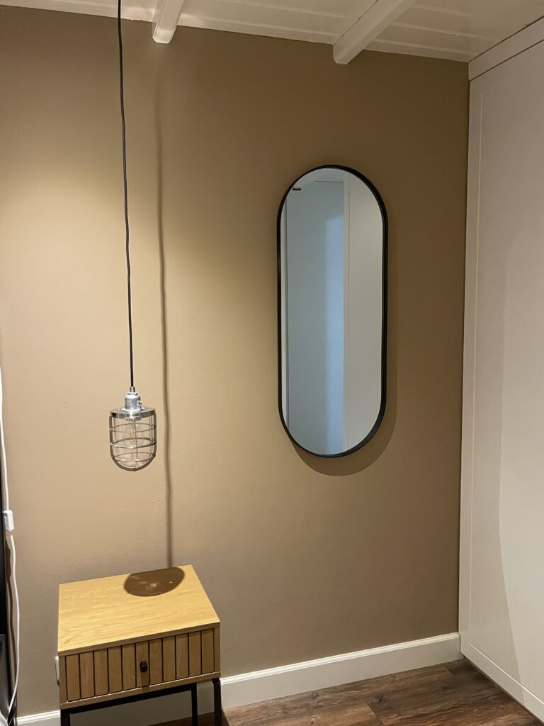 Raam in de slaapkamer van appartement Oester, Tholen